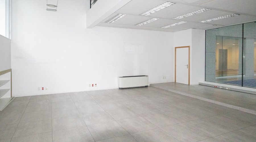 ROYALE 180 / Invest 1.026 m² retail + vacant 