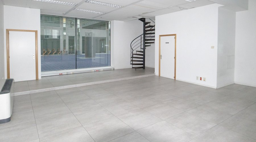 ROYALE 180 / Invest 1.026 m² retail + vacant 