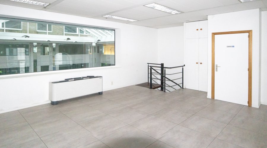 ROYALE 180 / Invest 1.026 m² retail + vacant 