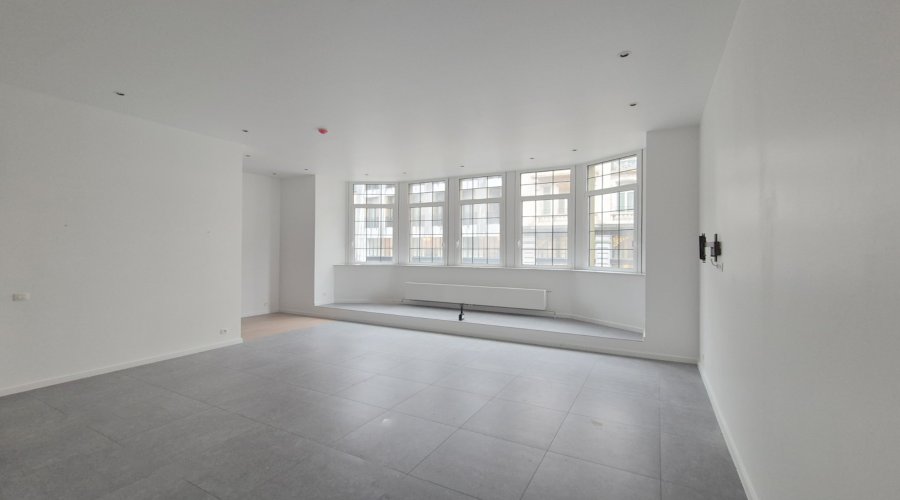 ROYALE 180 / Invest 1.026 m² retail + vacant 