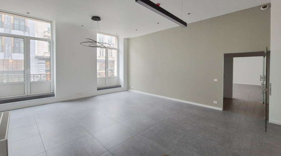 ROYALE 180 / Invest 1.026 m² retail + vacant 