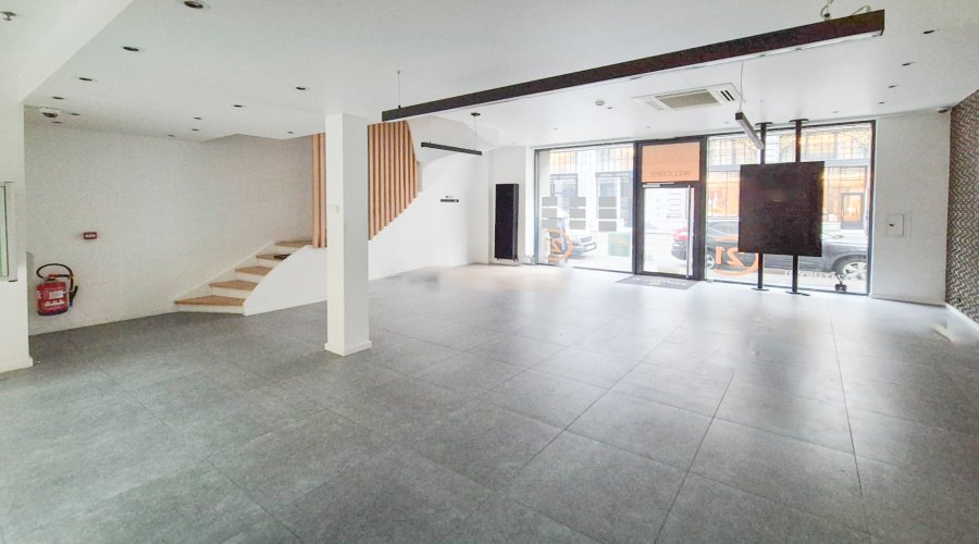 ROYALE 180 / Invest 1.026 m² retail + vacant 